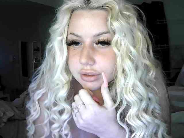 TiaDollDotCom webcam