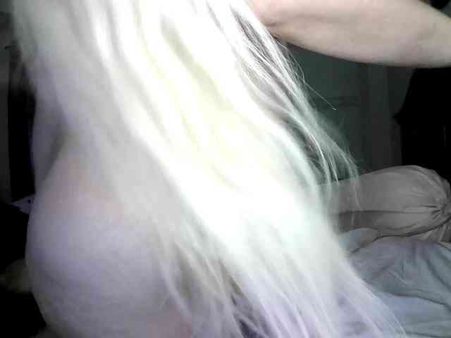 TiaDollDotCom webcam