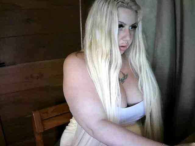 TiaDollDotCom webcam