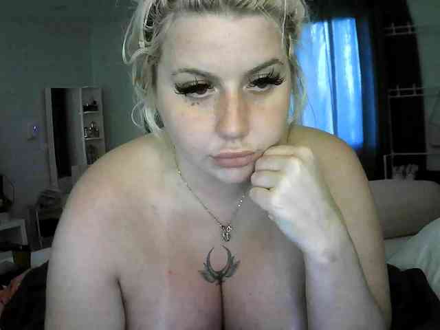 TiaDollDotCom webcam