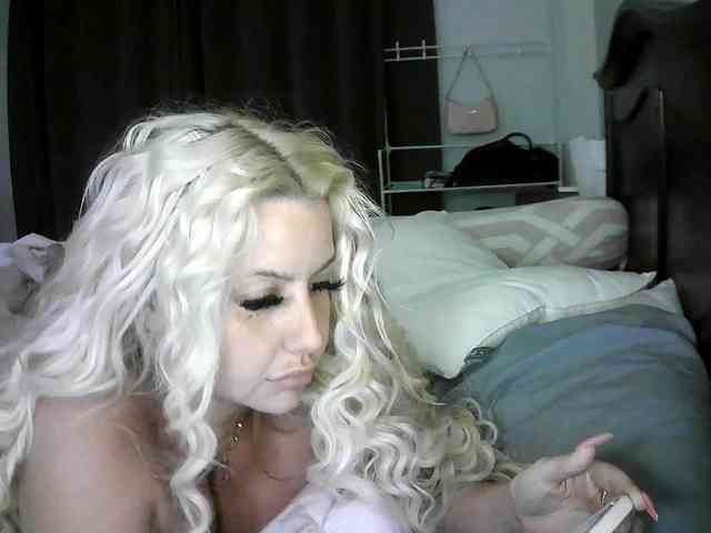 BlondeDollTia