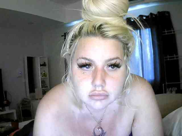 TiaDollDotCom webcam