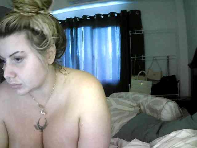 TiaDollDotCom webcam