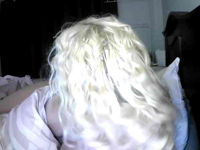 TiaDollDotCom webcam