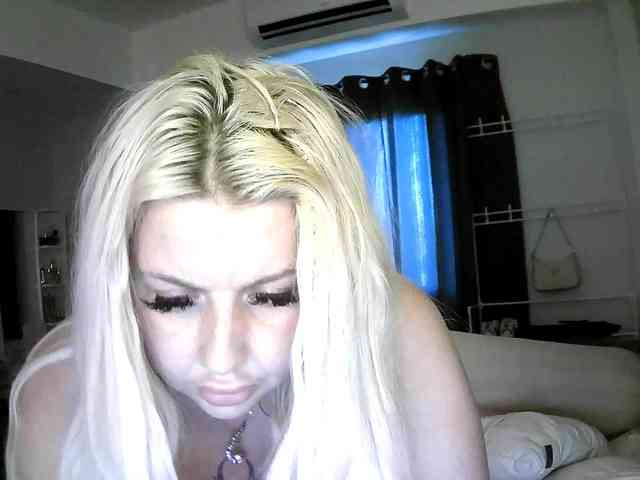 TiaDollDotCom webcam
