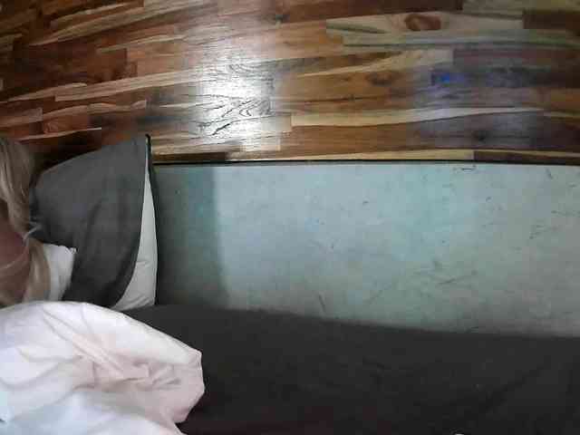 TiaDollDotCom webcam