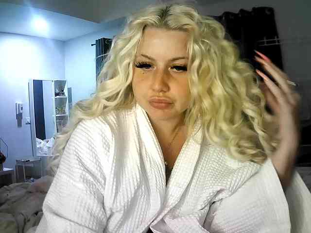 BlondeDollTia