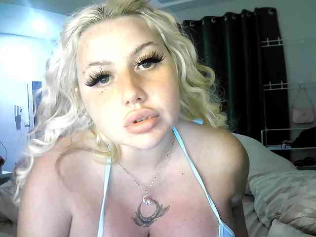 TiaDollDotCom webcam