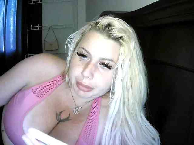 TiaDollDotCom webcam