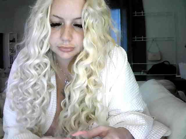 TiaDollDotCom webcam