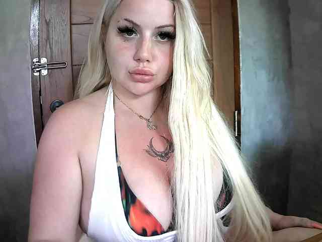 TiaDollDotCom webcam