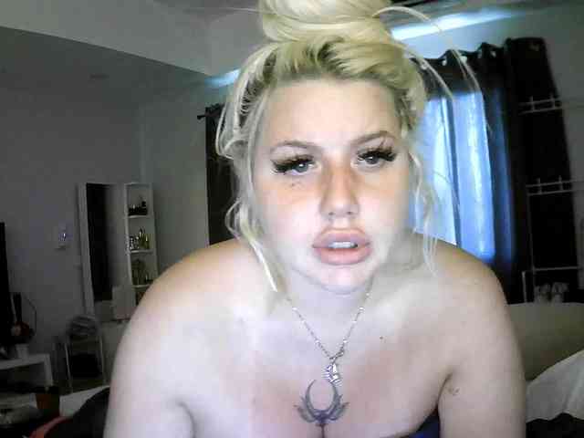 TiaDollDotCom webcam