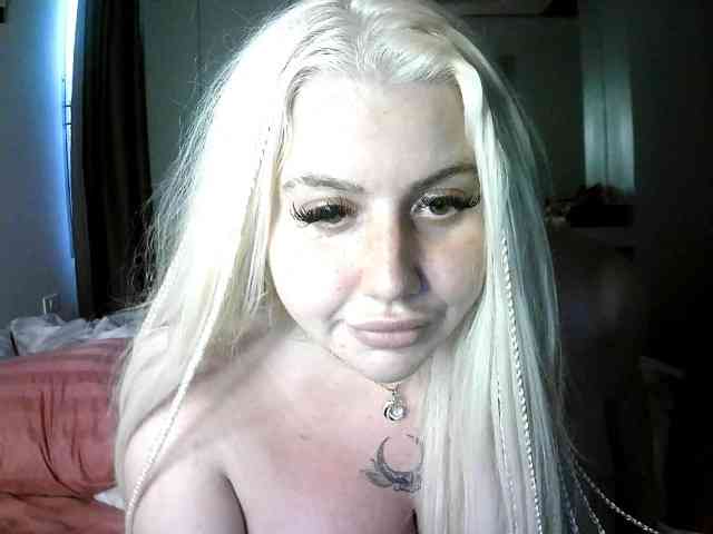 TiaDollDotCom webcam