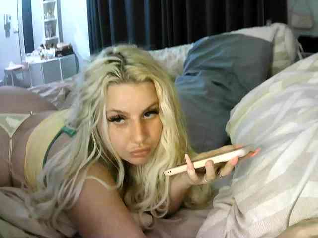 TiaDollDotCom webcam