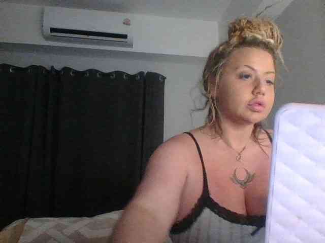 TiaDollDotCom webcam