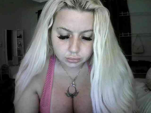 TiaDollDotCom webcam