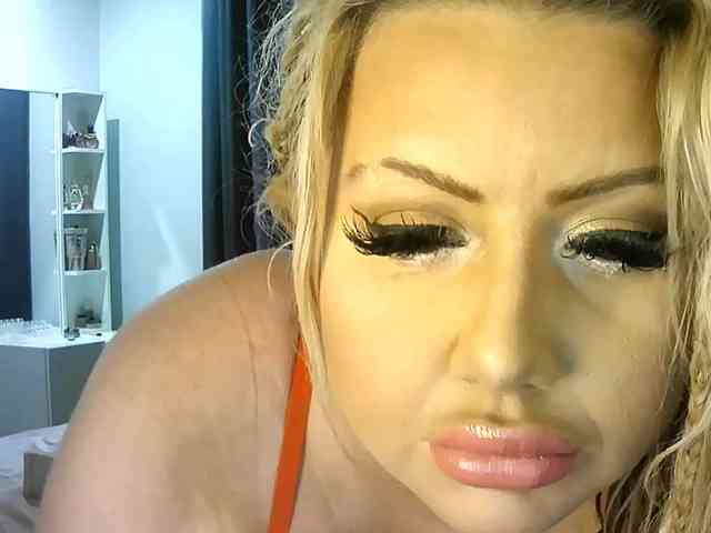 TiaDollDotCom webcam