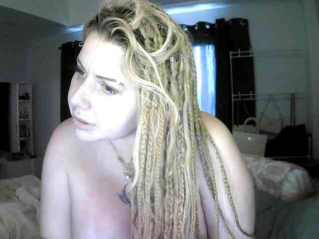 TiaDollDotCom webcam