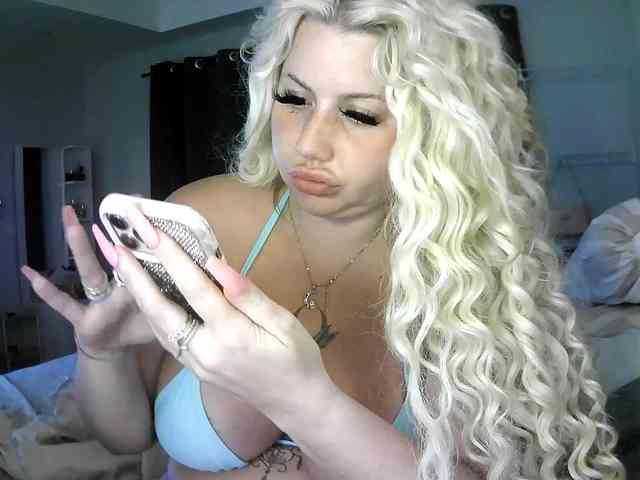 TiaDollDotCom webcam