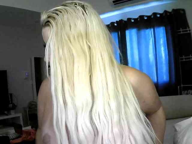 TiaDollDotCom webcam