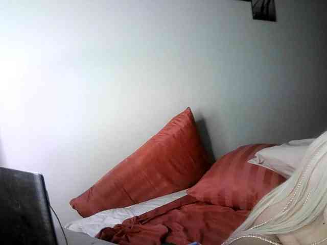 TiaDollDotCom webcam