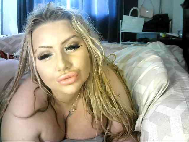 TiaDollDotCom webcam