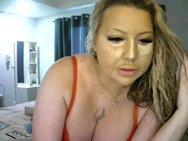 TiaDollDotCom webcam