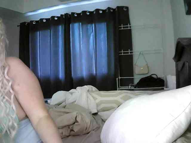TiaDollDotCom webcam
