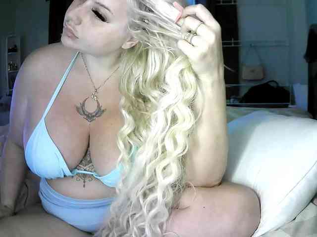 TiaDollDotCom webcam