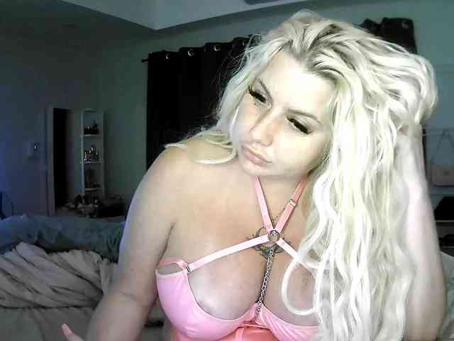 TiaDollDotCom webcam