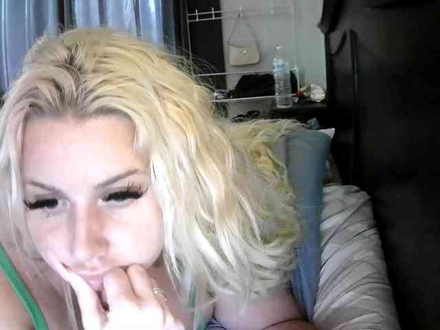 TiaDollDotCom webcam
