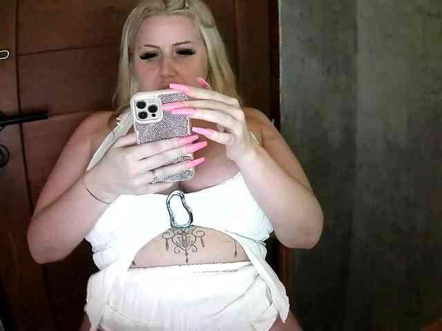 TiaDollDotCom webcam