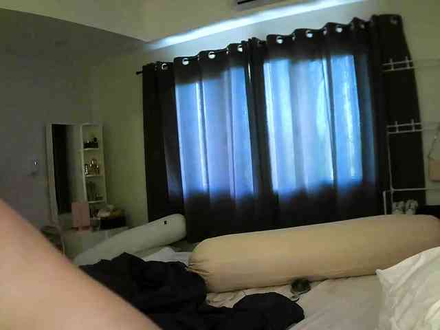 TiaDollDotCom webcam