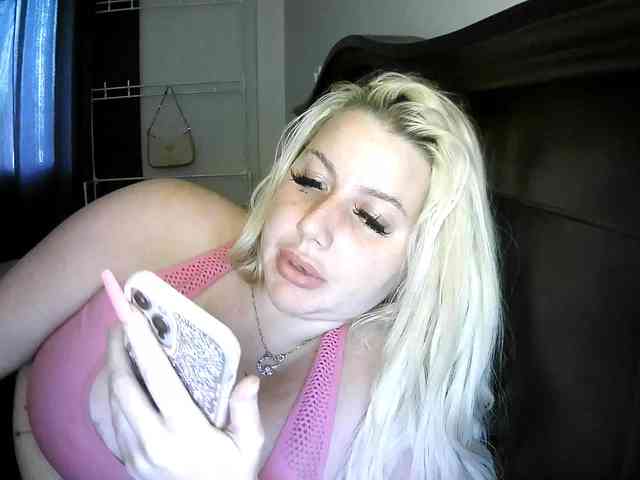 TiaDollDotCom webcam