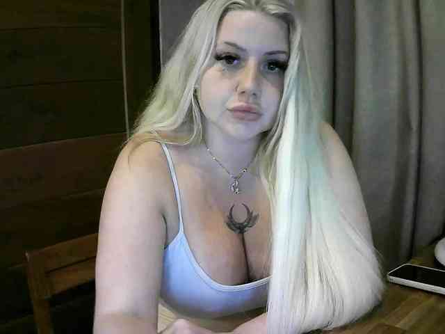 TiaDollDotCom webcam