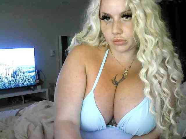 TiaDollDotCom webcam
