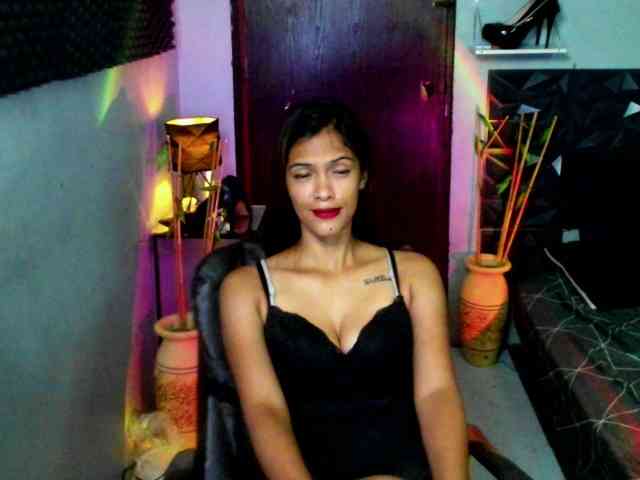 Rochellebones webcam