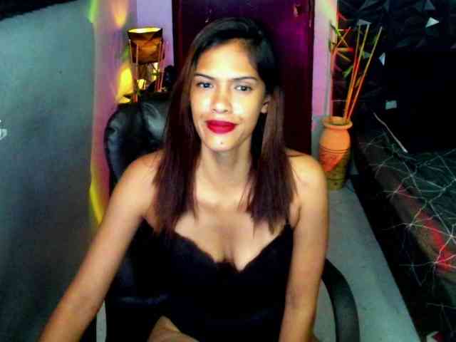 Rochellebones webcam