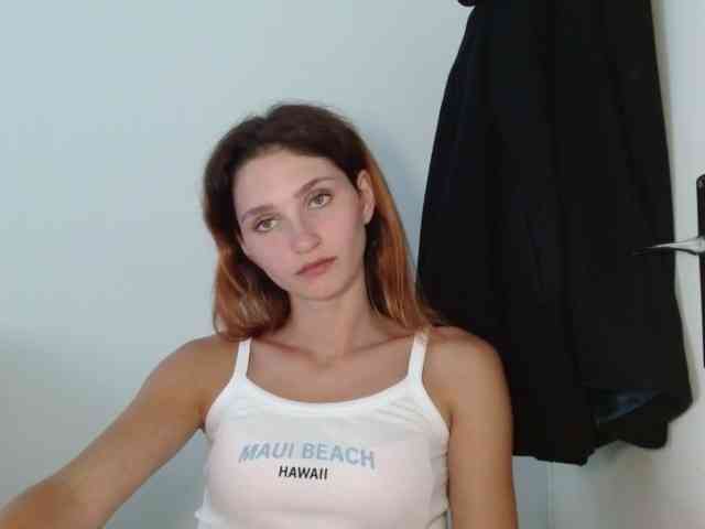 CarmelinaDesire webcam