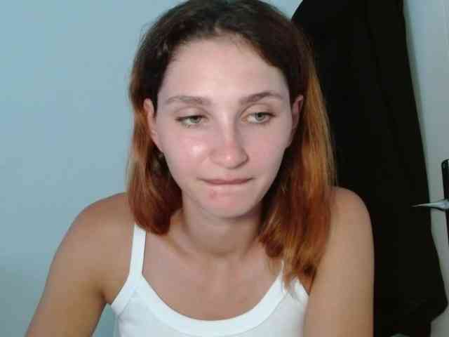 CarmelinaDesire webcam