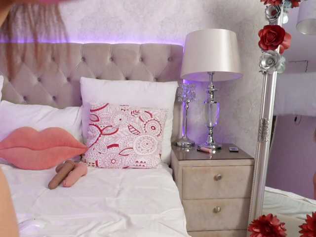 AnnaKarina's BongaCams show and profile