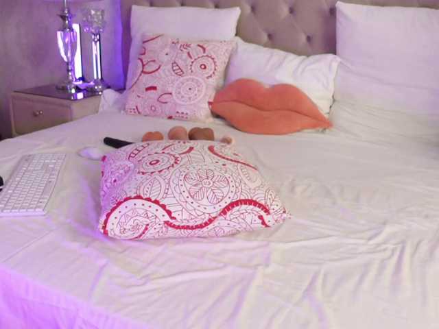 AnnaKarina's BongaCams show and profile