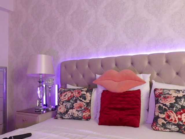 AnnaKarina's BongaCams show and profile