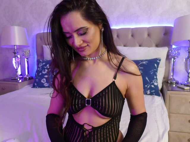 AnnaKarina's BongaCams show and profile