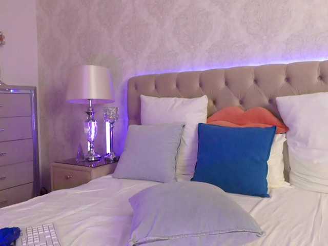 AnnaKarina's BongaCams show and profile