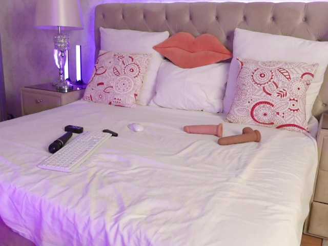 AnnaKarina's BongaCams show and profile