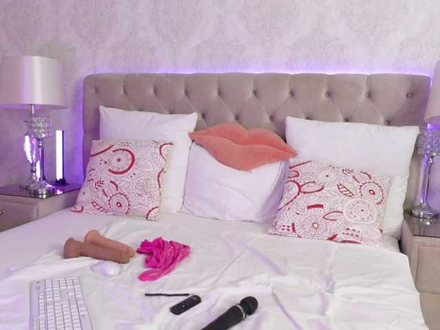 AnnaKarina's BongaCams show and profile