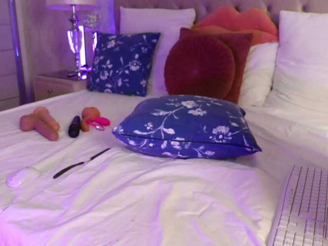 AnnaKarina's BongaCams show and profile