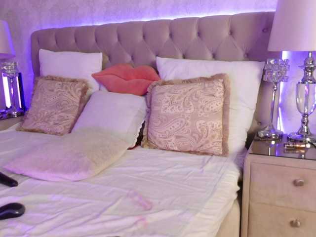 AnnaKarina's BongaCams show and profile