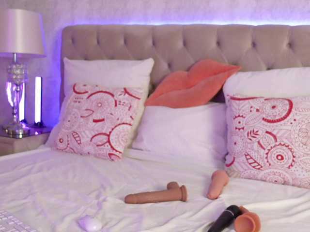 AnnaKarina's BongaCams show and profile